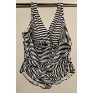 Embrace Your Curves Women's 3X Slimming Black & White Stripe Swimsuit NEW NWT